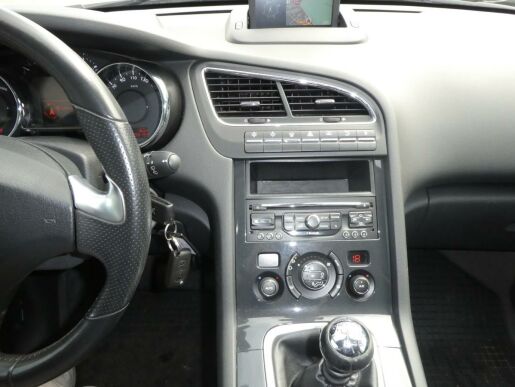 Peugeot 5008 Allure 1.6 BlueHDi 115k MAN6