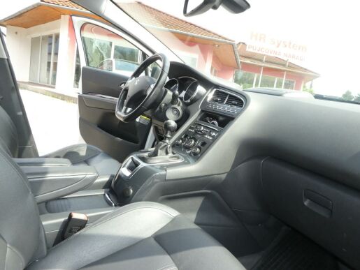 Peugeot 5008 Allure 1.6 BlueHDi 115k MAN6