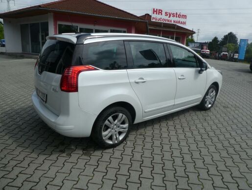 Peugeot 5008 Allure 1.6 BlueHDi 115k MAN6