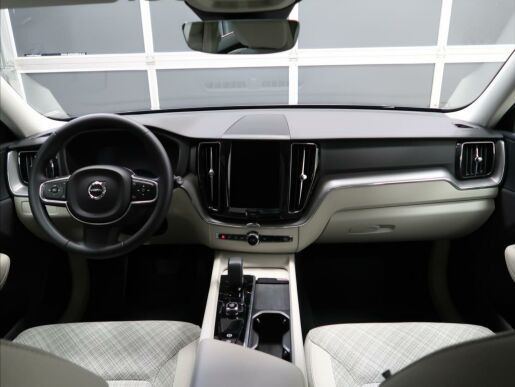 Volvo XC60 2,0 B4 FWD CORE