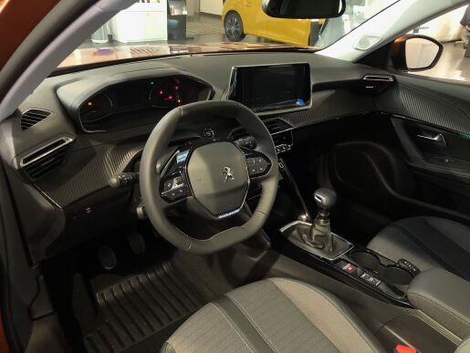 Peugeot 2008 ALLURE 1.2 PureTech 130 MAN6 - 7378