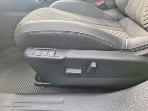 Peugeot 2008 GT Hybrid 136 e-DCS6