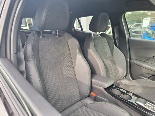 Peugeot 2008 GT Hybrid 136 e-DCS6