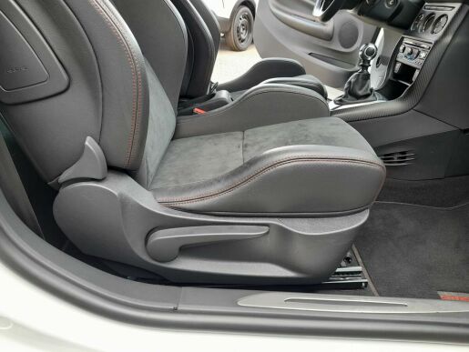 DS Automobiles DS 3 RACING 1,6i 206k NOVÉ CZ