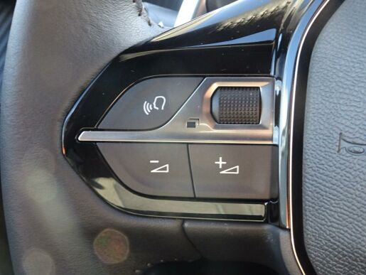 Peugeot 2008 ALLURE PACK 1.5 BHDi 130 EAT8
