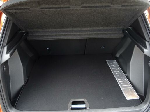 Peugeot 2008 ALLURE PACK 1.5 BHDi 130 EAT8