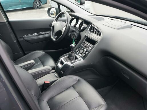 Peugeot 5008 ALLURE 2.0HDI 150k 7MÍST MAN6