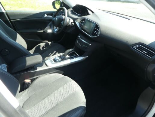 Peugeot 308 1.2 PureTech Allure EAT8