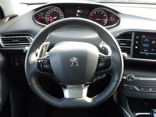 Peugeot 308 ALLURE 1.2 PureTech 130k EAT8