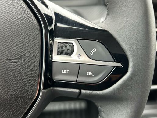Peugeot 208 STYLE PureTech100 MAN6