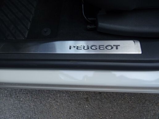 Peugeot 5008 GT Hybrid 136 e-DCS6