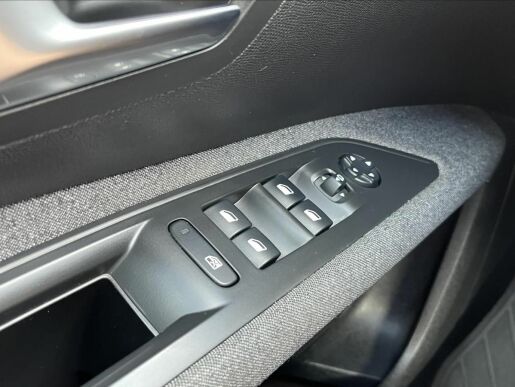 Peugeot 5008 1.5 BlueHDi/96kW Business Edit