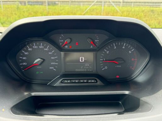 Peugeot Partner Furgon L1 650 1.2 110k Man6