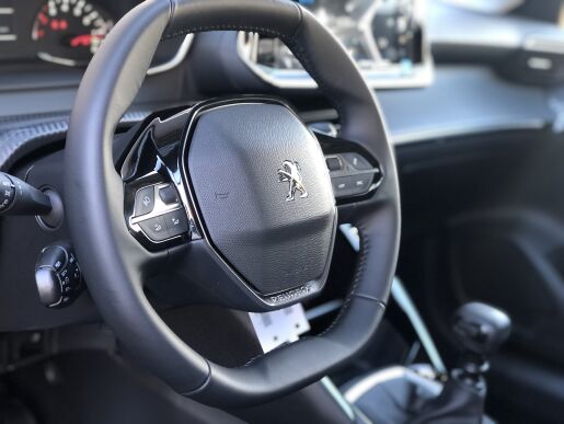 Peugeot 208 ACTIVE PureTech 75 MAN5 - 3303