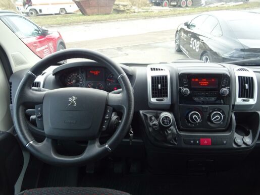 Peugeot Boxer odtahovka L4 2.2 BlueHDi 165k
