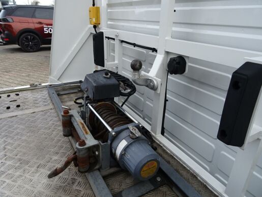 Peugeot Boxer odtahovka L4 2.2 BlueHDi 165k