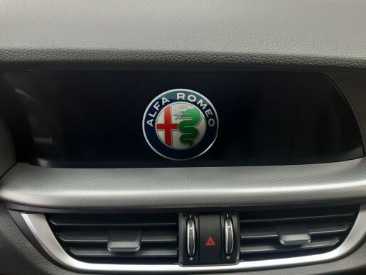 Alfa Romeo Stelvio Veloce 4x4 2,0 280PS,