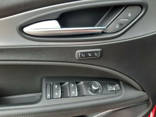 Alfa Romeo Stelvio Veloce 4x4 2,0 280PS