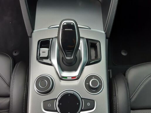 Alfa Romeo Stelvio Veloce 4x4 2,0 280PS