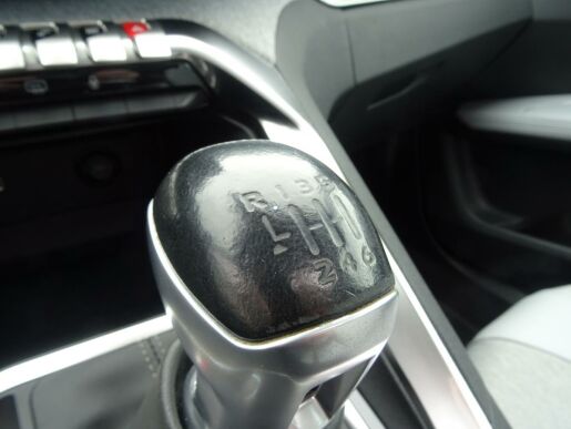 Peugeot 5008 ALLURE 1.5BHDi 130k MAN6