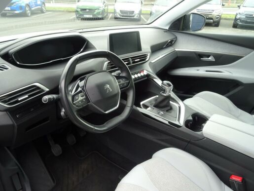 Peugeot 5008 ALLURE 1.5BHDi 130k MAN6