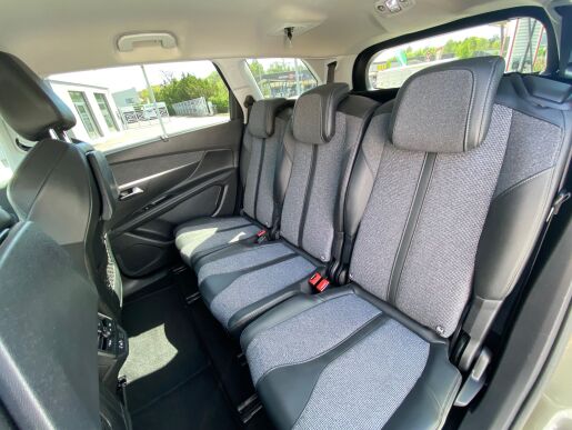Peugeot 5008 1,5 HDi ALLURE