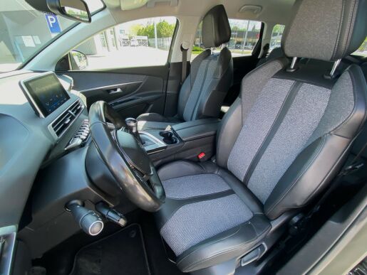 Peugeot 5008 1,5 HDi ALLURE