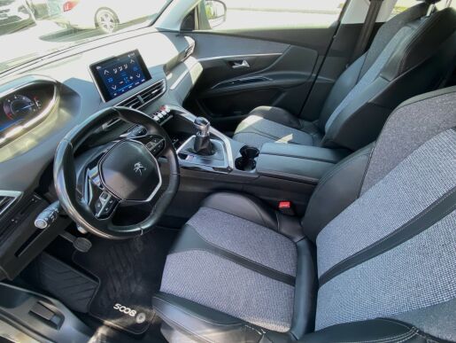 Peugeot 5008 1,5 HDi ALLURE