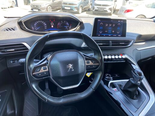 Peugeot 5008 1,5 HDi ALLURE