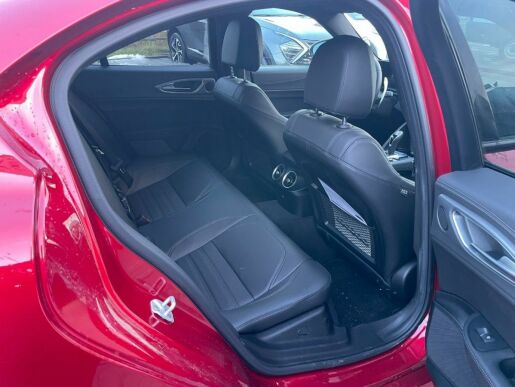 Alfa Romeo Giulia 2.0 TURBO 280K AT8 Q4 Veloce M