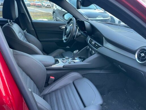 Alfa Romeo Giulia 2.0 TURBO 280K AT8 Q4 Veloce M
