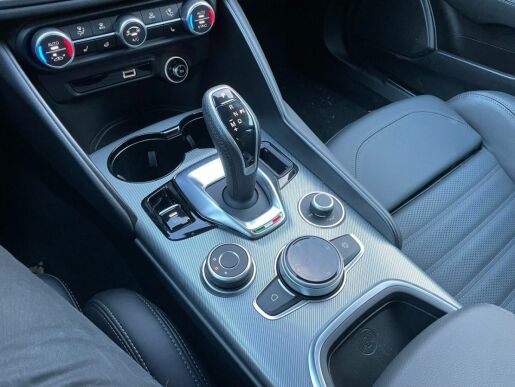 Alfa Romeo Giulia 2.0 TURBO 280K AT8 Q4 Veloce M