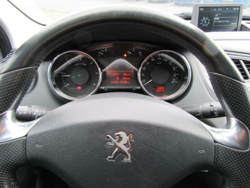 Peugeot 5008 ALLURE BHDi MAN6
